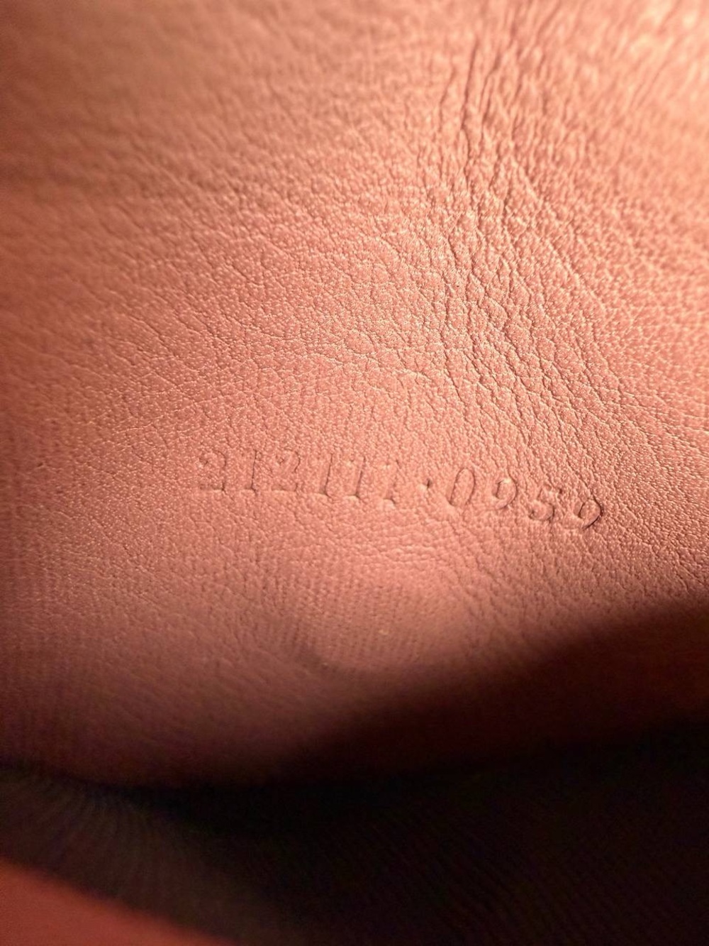Gucci GG Guccissima Interlocking G Charm Pink Wallet - Picture 12 of 13